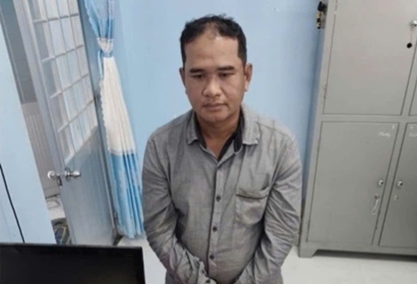 Đối tượng Phạm Hồng Toàn bị bắt khẩn cấp cùng tang vật. Ảnh: Công an tỉnh Đồng Tháp