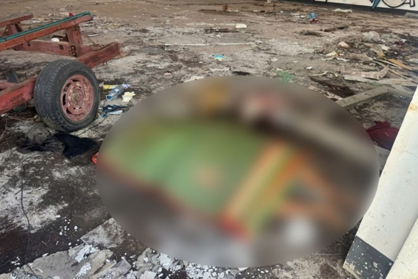 Thi thể nam giới chưa rõ danh tính. (Ảnh: Lao động)