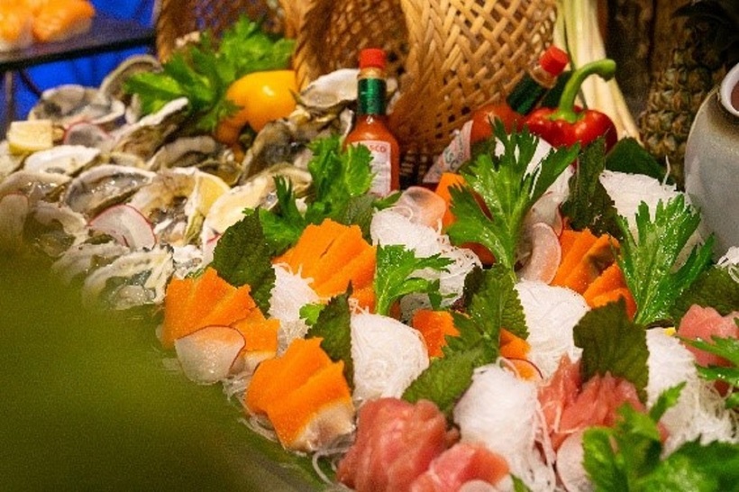 Bữa tiệc thịnh soạn với ẩm thực các nước ven biển.