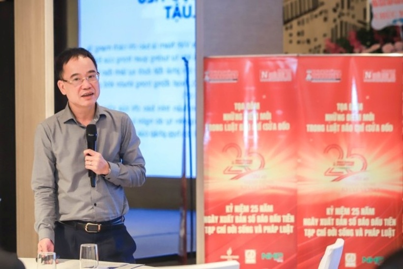 Ông Nguyễn Văn Hiếu – Phó Cục trưởng Cục Báo chí, Bộ Văn hóa, Thể thao và Du lịch chia sẻ tại tọa đàm.