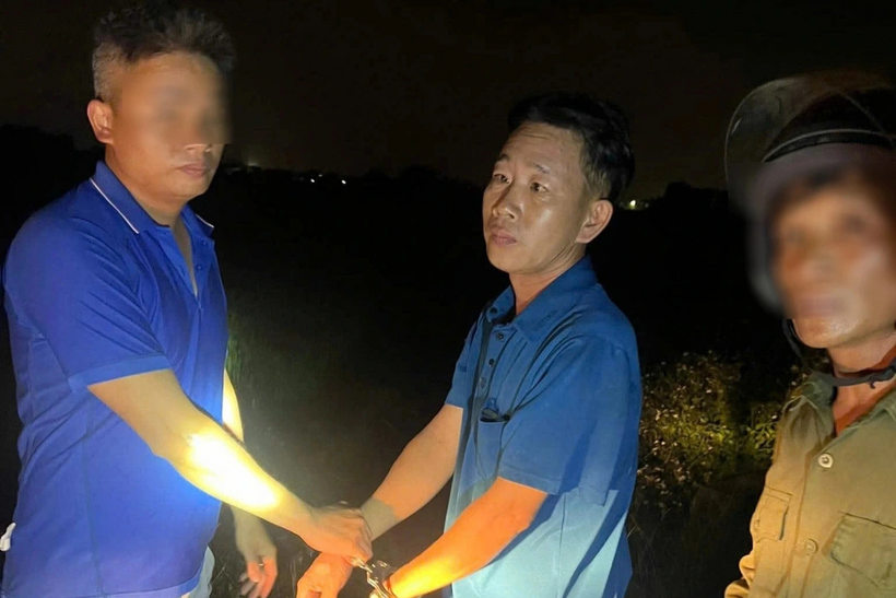 Đối tượng Thắng bị lực lượng công an bắt giữ. Ảnh: Báo Dân trí.