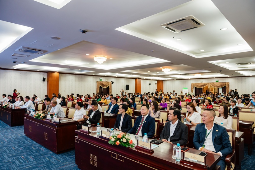 Quang cảnh lễ phát động cuộc thi viết “Vì sự phát triển thương hiệu Việt”.