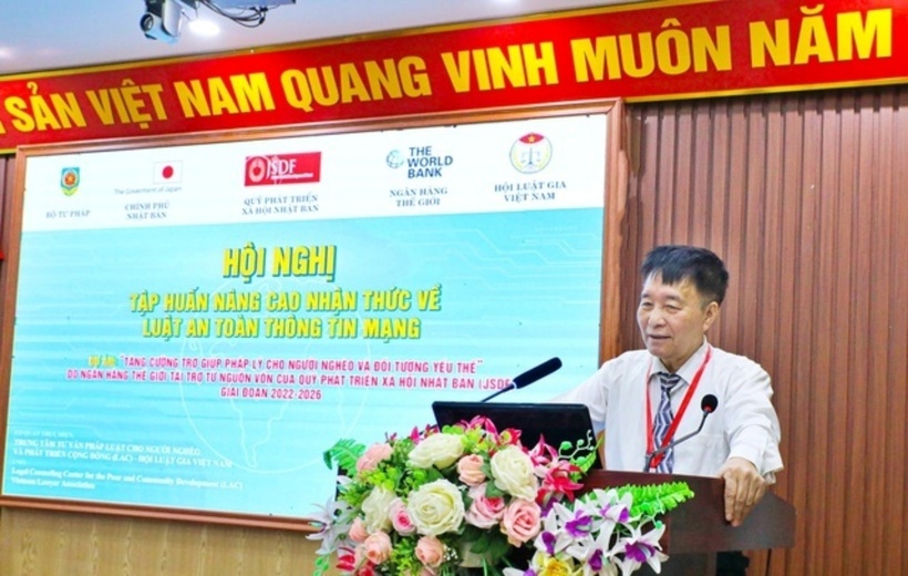 Luật gia của Trung tâm truyền đạt thông tin tới người dân.