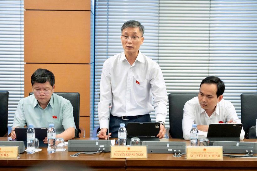 ĐBQH Nguyễn Khánh Ngọc phát biểu tại tổ.