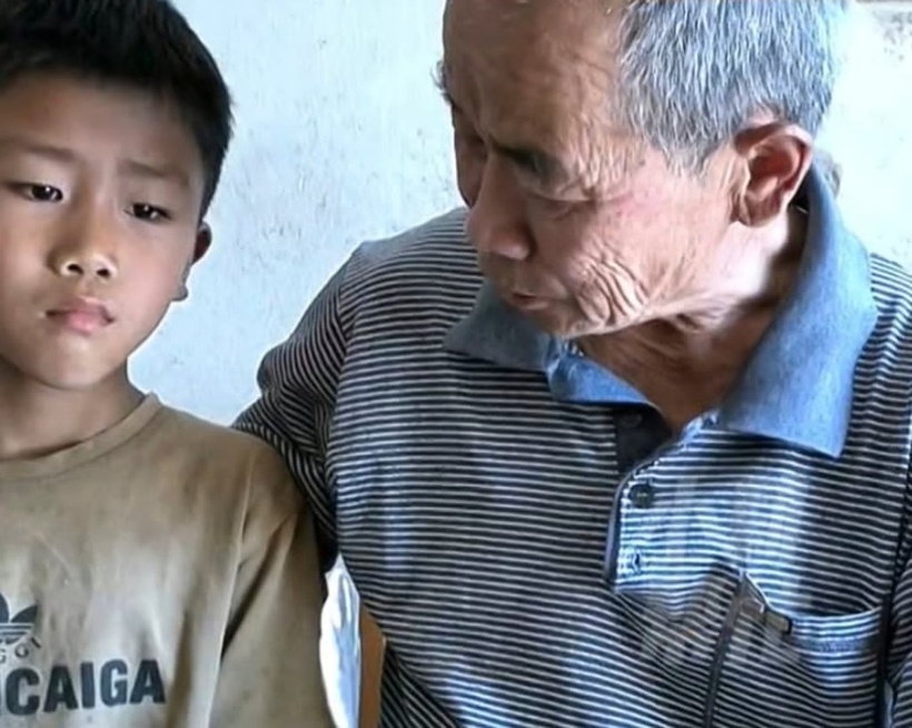 Tử Thần cùng ông nội. Ảnh: Weibo