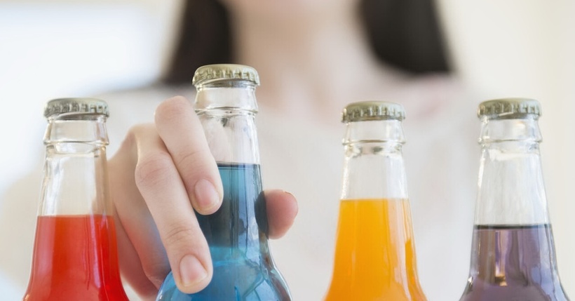 Các loại nước giải khát chứa nhiều đường tưởng chừng vô hại nhưng lại tiềm ẩn nguy cơ lớn đối với sức khỏe thận.