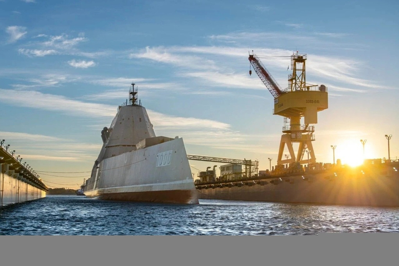 Tàu khu trục tàng hình USS Zumwalt. Ảnh: USNI