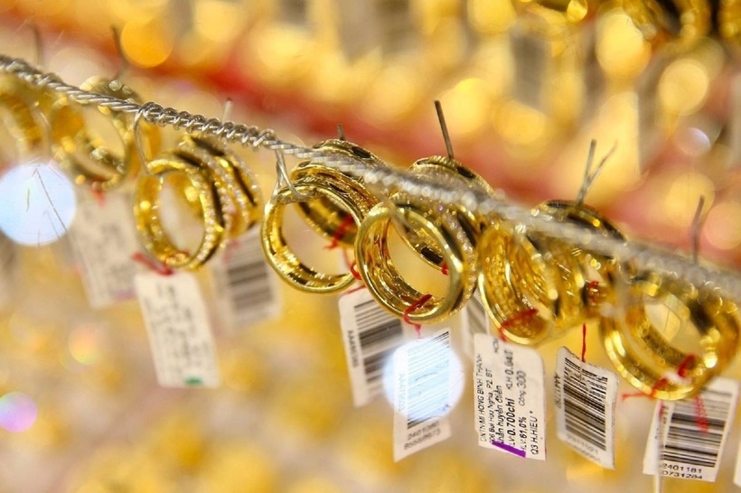 Giá vàng chiều nay (24/4): Đồng loạt lao dốc, SJC giảm 1,2 triệu đồng/lượng.