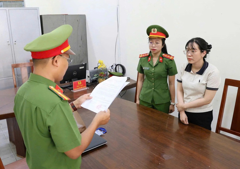 Võ Thị Ngọc Lan tại cơ quan công an. Ảnh: Báo Dân việt.