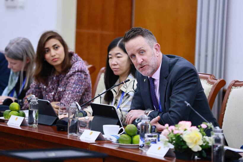 Đại diện Herbalife tại sự kiện ông Julian Cacchioli - Phó Chủ tịch Quan hệ Đối ngoại khu vực EMEA, Ấn Độ và Châu Á - Thái Bình Dương