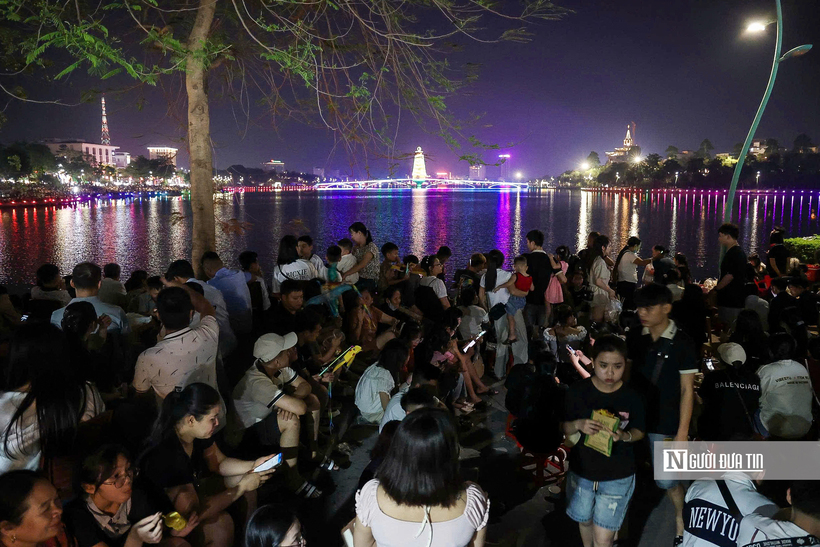 Bầu trời bừng sáng với pháo hoa mừng ngày Giỗ Tổ Hùng Vương - 3