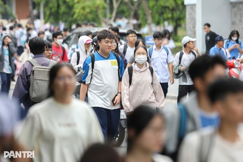 Thí sinh tham dự kỳ thi đánh giá năng lực Đại học Quốc gia TP.HCM đợt 1 năm 2026. Ảnh: Dân trí