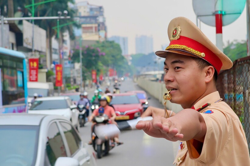 Lực lượng CSGT ứng trực, bảo đảm giao thông dịp nghỉ lễ.