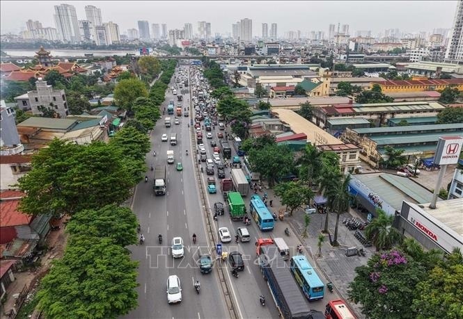 Mật độ phương tiện tại đường vành đai 3 và khu vực gần Bến xe Nước Ngầm tăng nhanh, lưu lượng giao thông gia tăng rõ rệt (ảnh chụp lúc 16h13). Ảnh: TTXVN