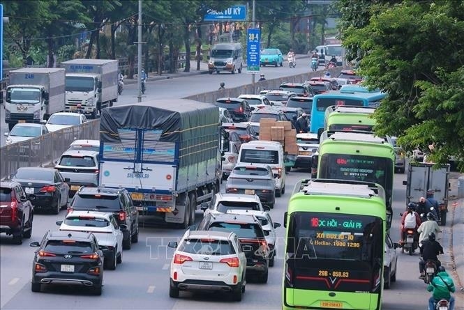 Lượng người và phương tiện tăng đột biến từ hướng phía Nam vào thành phố Hà Nội. Ảnh: TTXVN