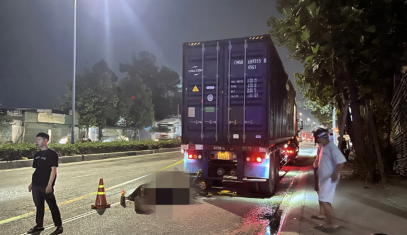 Vụ va chạm làm ông T. đập đầu vào container rồi ngã xuống đường tử vong. (Ảnh: Dân trí)