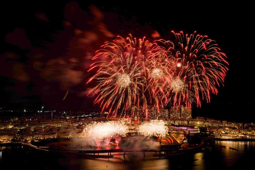 Đặc sản 2 màn trình diễn pháo hoa nghệ thuật hàng đêm tại "thành phố pháo hoa" làm say đắm du khách đến với nơi đây