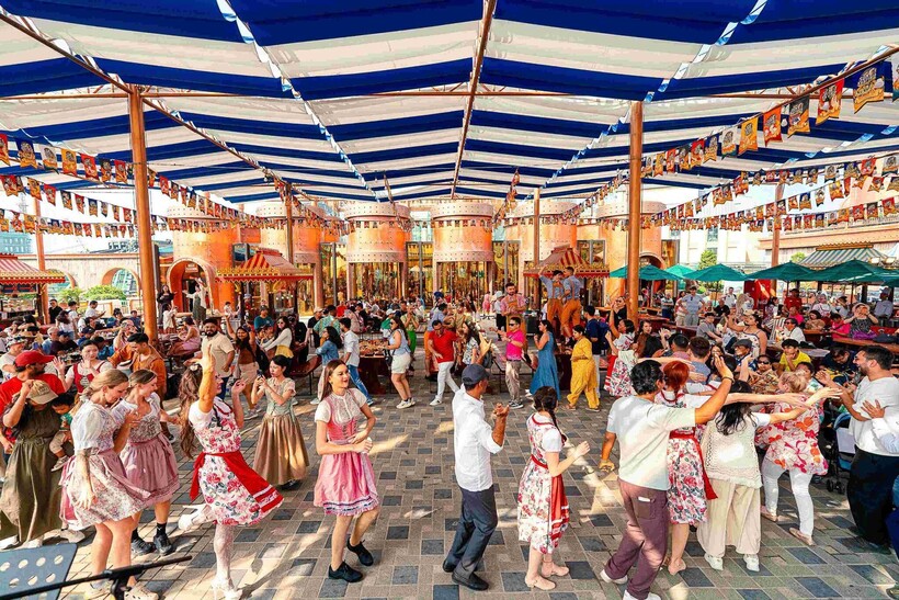 Không khí lễ hội náo nhiệt với những trải nghiệm ẩm thực và âm nhạc đậm chất châu Âu tại đỉnh Bà Nà