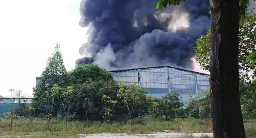 Cháy nhà xưởng hàng nghìn mét vuông ở TP.HCM. (Ảnh: Thanh niên)