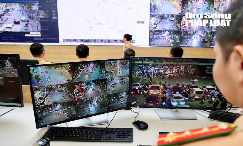 Lực lượng CSGT theo dõi sát tình hình giao thông qua hệ thống camera tích hợp AI.