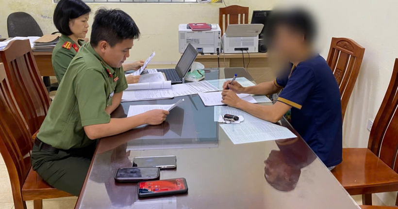 Anh N.V.Đ tại Công an xã Đan Phượng. (Ảnh: Công an Hà Nội)