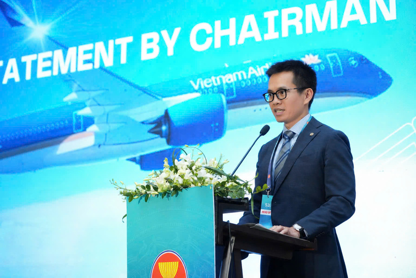 Ông Nguyễn Quang Trung - Phó Tổng giám đốc Vietnam Airlines phát biểu khai mạc, đồng thời điều hành xuyên suốt các phiên làm việc của hội nghị, định hướng nội dung thảo luận.