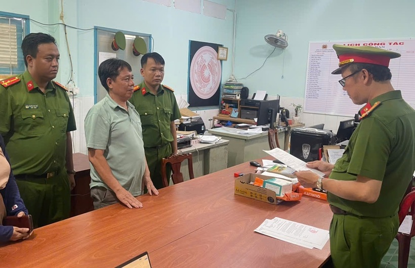 Cơ quan Công an thi hành các quyết định đối với Phạm Văn Hoan. Ảnh: Công an tỉnh Vĩnh Long