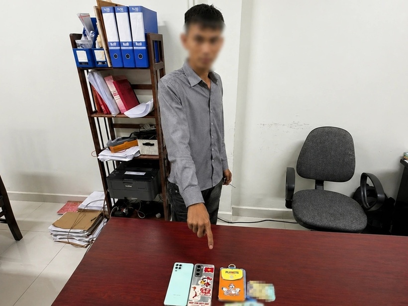 Đối tượng dụ bạn gái vào khách sạn để trộm tài sản. (Ảnh: Công an TP.HCM)