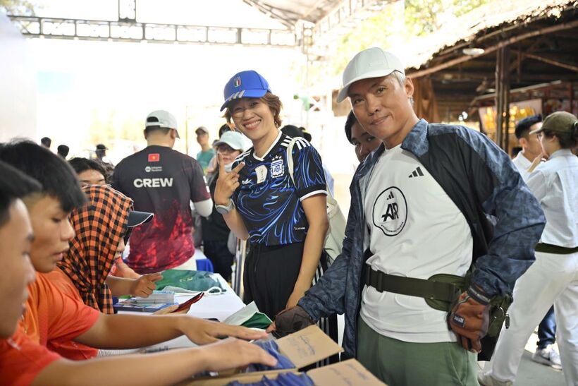 Chị Trần Thị Kim Thoa cùng chồng đăng ký tham gia cự ly 21km tại VnExpress Marathon Green Paradise