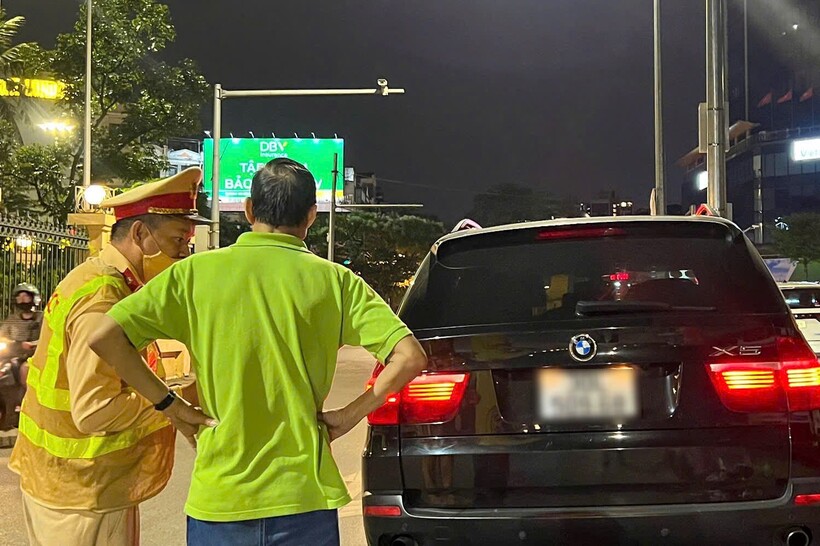 Trường hợp điều khiển xe BMW vi phạm nồng độ cồn trên đường Nguyễn Phong Sắc.
