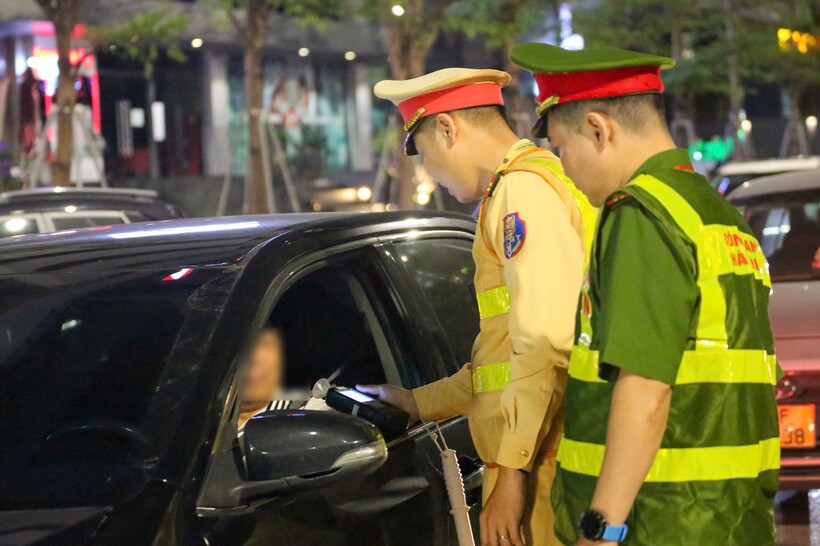 Trường hợp điều khiển ô tô vi phạm nồng độ cồn trên đường Tôn Thất Thuyết.