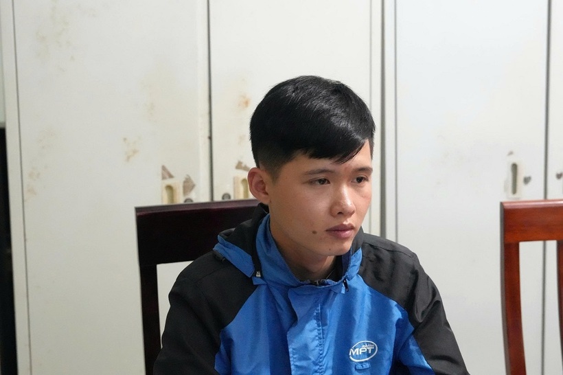 Nguyễn Đình Hảo tại cơ quan công an. Ảnh: Công an Nghệ An