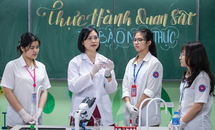Tiết thực hành sinh học tại Trường THPT Đỗ Mười. (Ảnh: Dân trí)