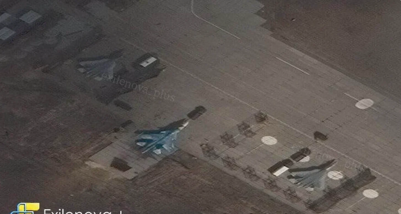 2 chiếc Su-57 và một chiếc Su-34 tại sân bay Shagol. Ảnh: Militarnyi.