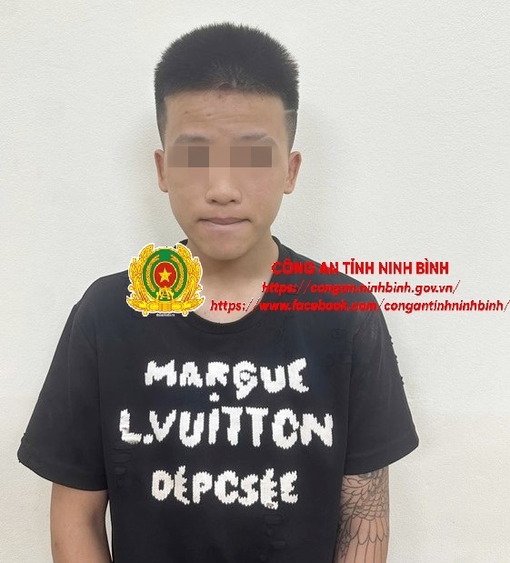 Đối tượng là Nguyễn A. V tại cơ quan công an