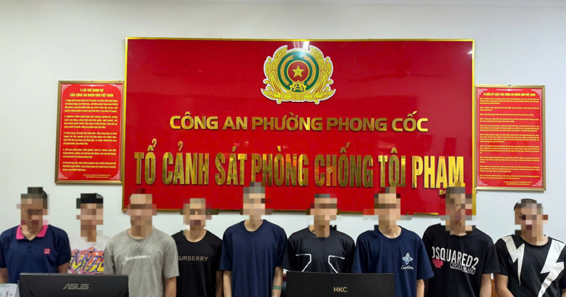 Nhóm đối tượng tại cơ quan công an. (Ảnh: Công an Quảng Ninh)