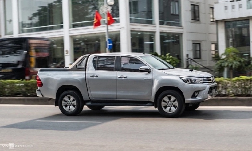 Thông tin xe bán tải bị “xếp lại” vào nhóm ô tô tải, phải đi làn riêng khiến nhiều chủ phương tiện lo lắng.&nbsp;Ảnh: Minh Quân/ VnExpress.