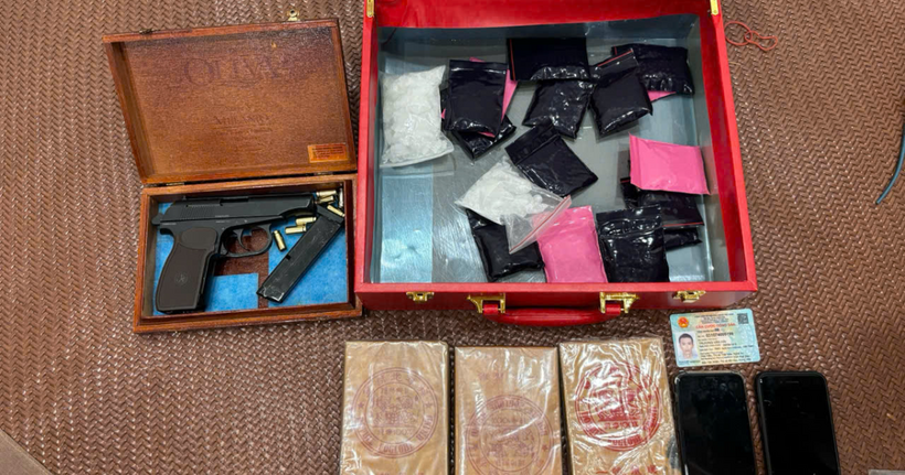 3 bánh ma tuý Heroine, hơn 3000 viên ma tuý tổng hợp cùng 2 túi chứa ma tuý Ketamine, Methaphetamine thu giữ của Trương Văn Hải.
