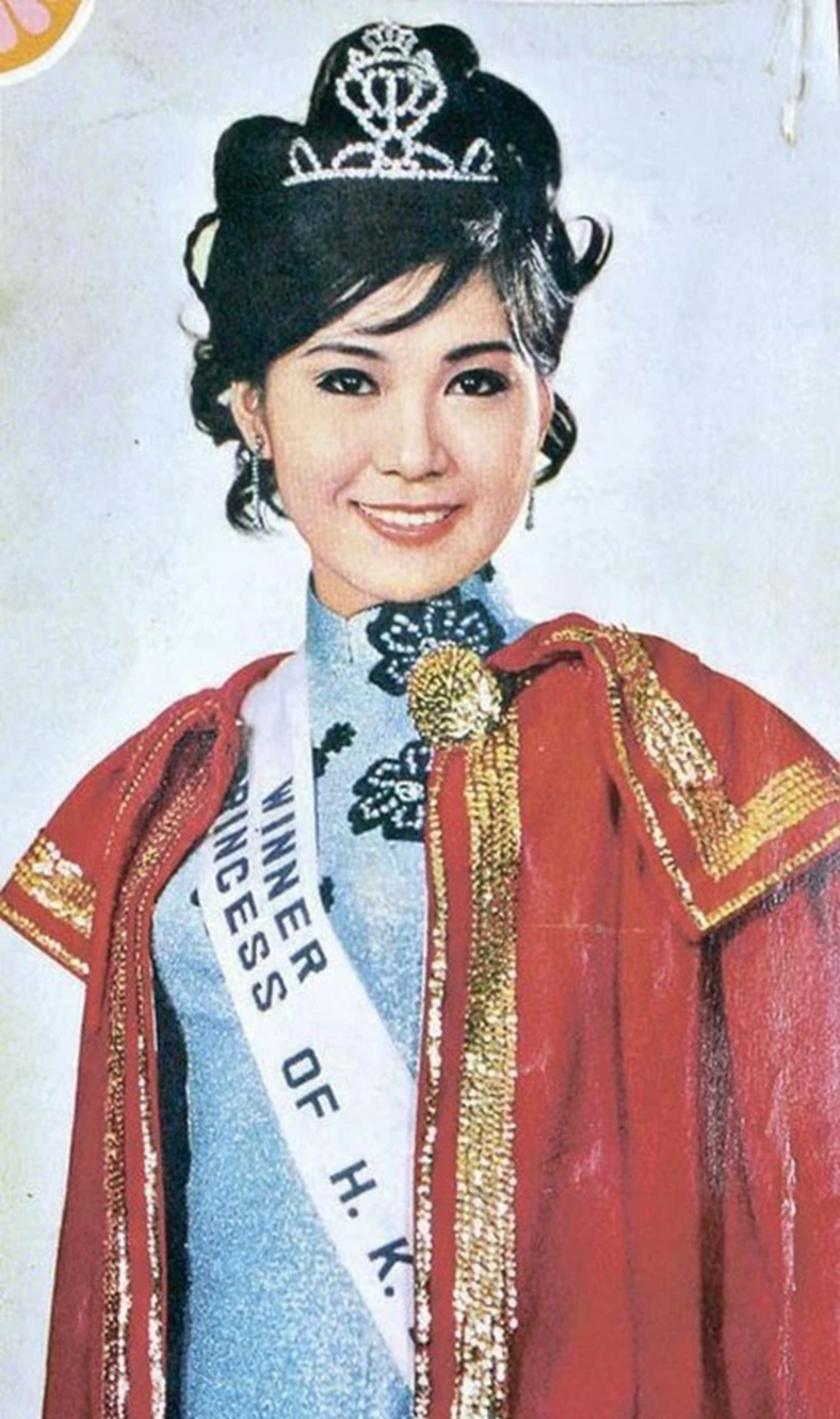 Lý Tư Kỳ tham gia cuộc thi sắc đẹp.