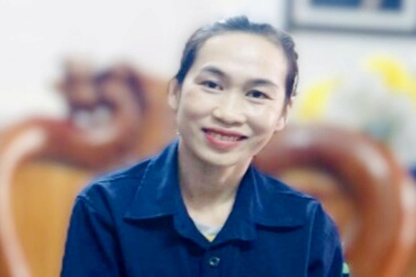 Chị Hồng đã lan tỏa hình ảnh đẹp về những người công nhân thầm lặng giữa phố núi. (Ảnh: Dân trí)