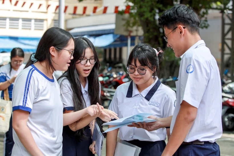 Các chuyên gia tuyển sinh cũng khuyến cáo học sinh cần thận trọng khi điều chỉnh nguyện vọng, tránh rơi vào tình huống “bỏ nơi đậu, chọn nơi rớt”. Ảnh minh họa