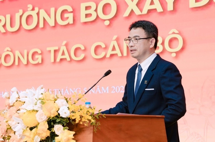 PGS.TS Vũ Ngọc Anh phát biểu tại hội nghị. Ảnh: Tuổi trẻ Online