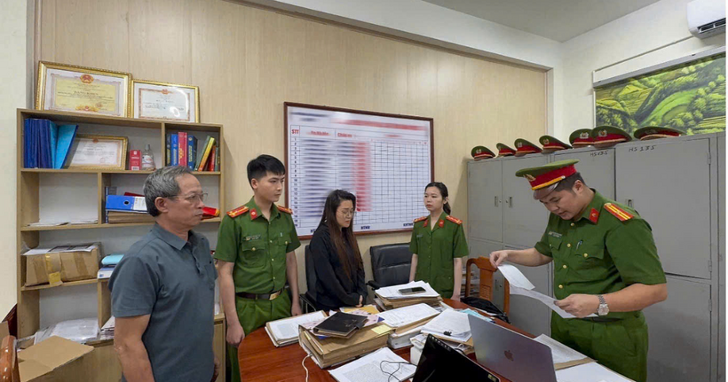 Đối tượng Nguyễn Thị Thùy Dương tại cơ quan Công an.