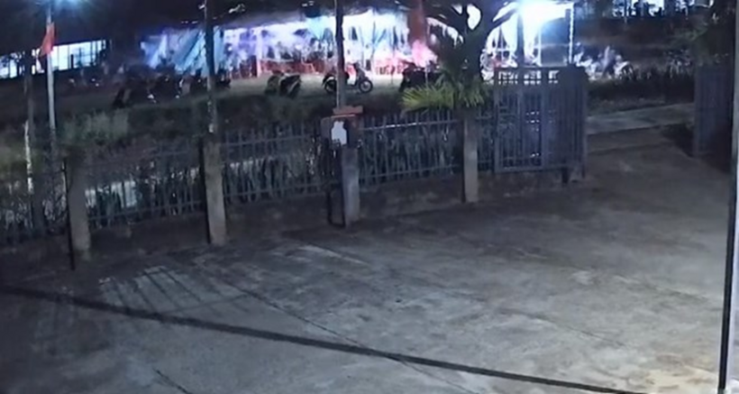 Rạp cưới đổ sập. Ảnh: Lao động
