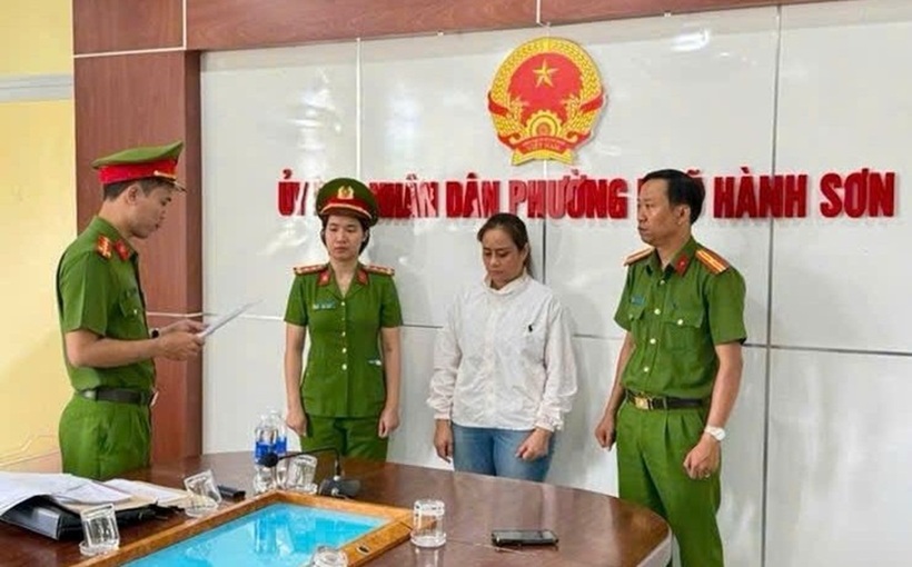Công an Đà Nẵng bắt giam đối tượng sử dụng giấy chứng nhận quyền sử dụng đất giả, để vay tiền, chiếm đoạt hơn 700 triệu đồng. Ảnh: Lao động