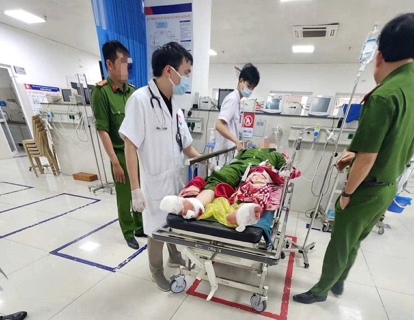 Đại uý H. đã được phẫu thuật sọ não và nối lại bàn chân. (Ảnh: Tiền phong)