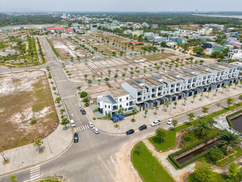 Cảnh quan xanh mát với hệ thống công viên, kênh nước và cây xanh tại Đà Nẵng Rise City.
