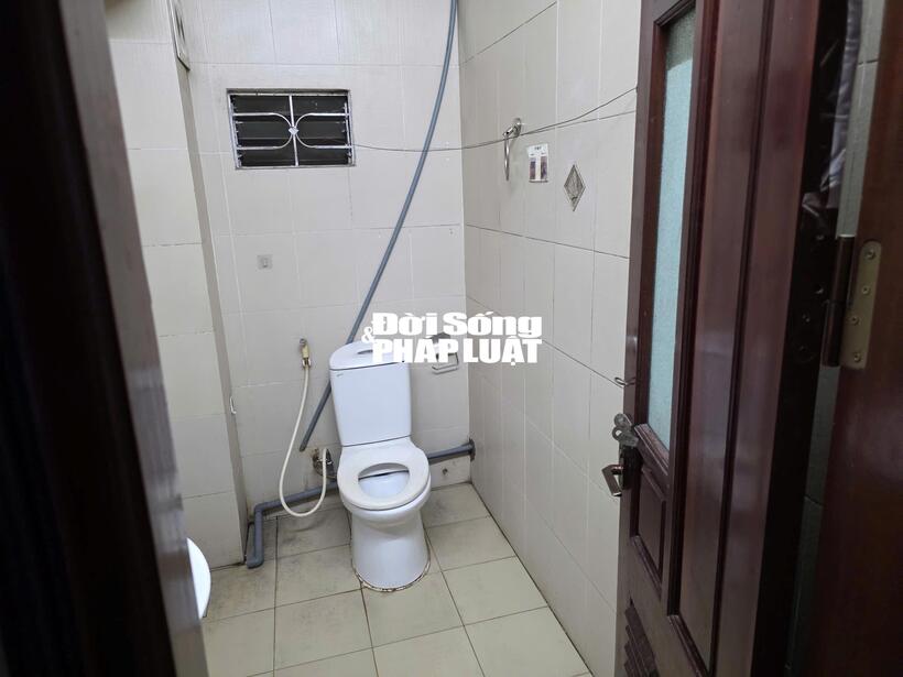 Nhà vệ sinh của căn phòng.