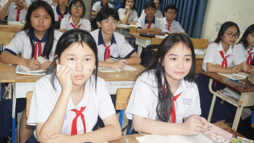 Học sinh lớp 9 Trường THCS Nguyễn Ảnh Thủ trong một giờ học. Ảnh: PLO