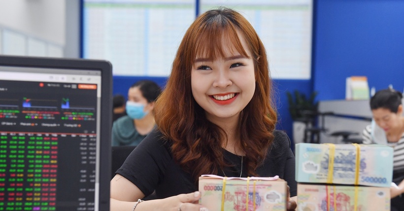 Lãi suất ngân hàng hôm nay 8/5/2026 bất ngờ tăng mạnh lên 7,9%/năm.